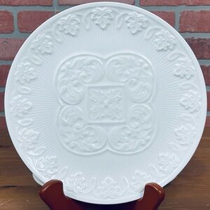 7 Lenox White Linen Collection Fully Embossed Damasse Elegant Dinner Plates 9.5”